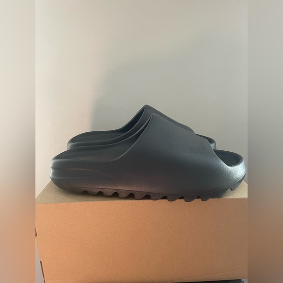 Adidas Yeezy slide Onyx (2023) Size US Men’s 13 - Picture 6 of 6